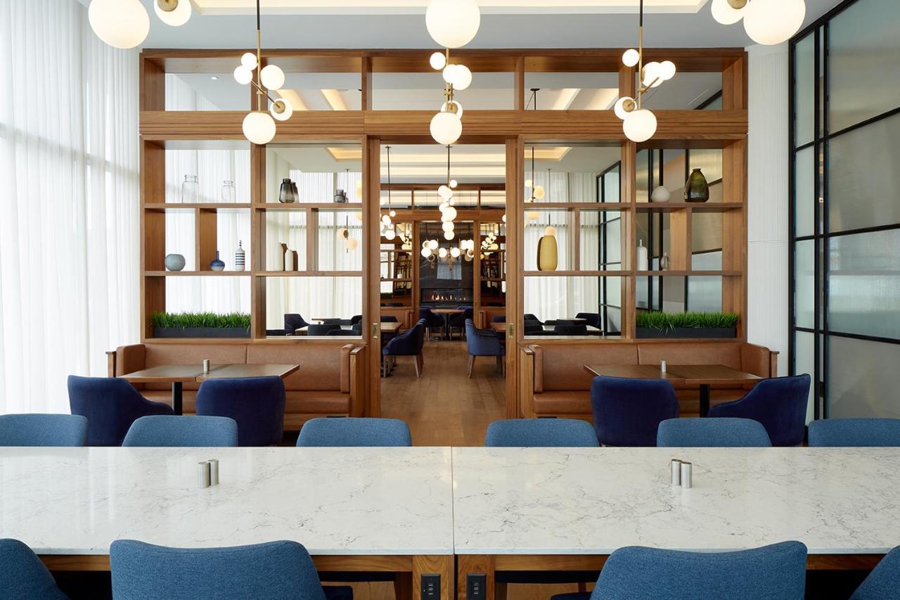 Отель Courtyard Montreal Midtown Экстерьер фото
