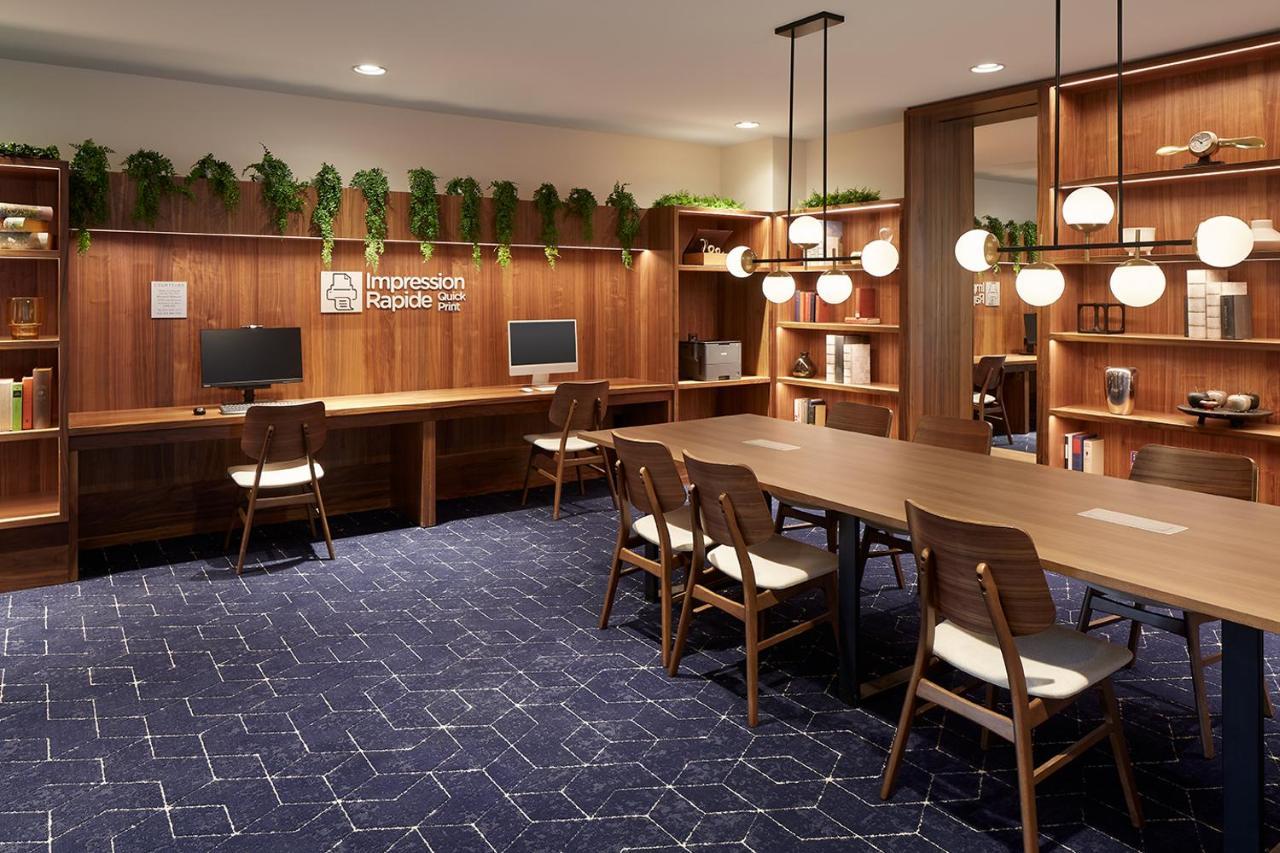 Отель Courtyard Montreal Midtown Экстерьер фото