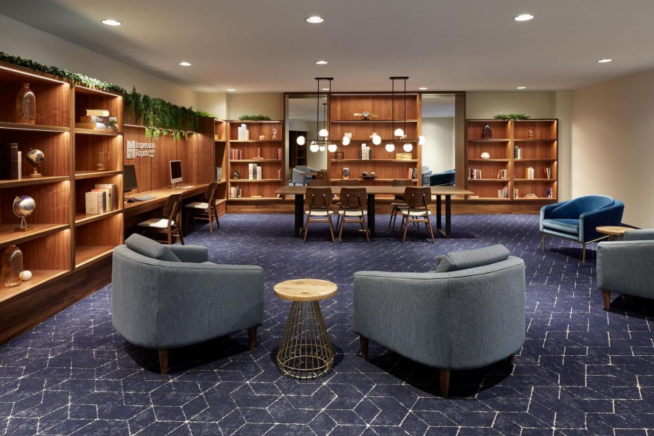 Отель Courtyard Montreal Midtown Экстерьер фото