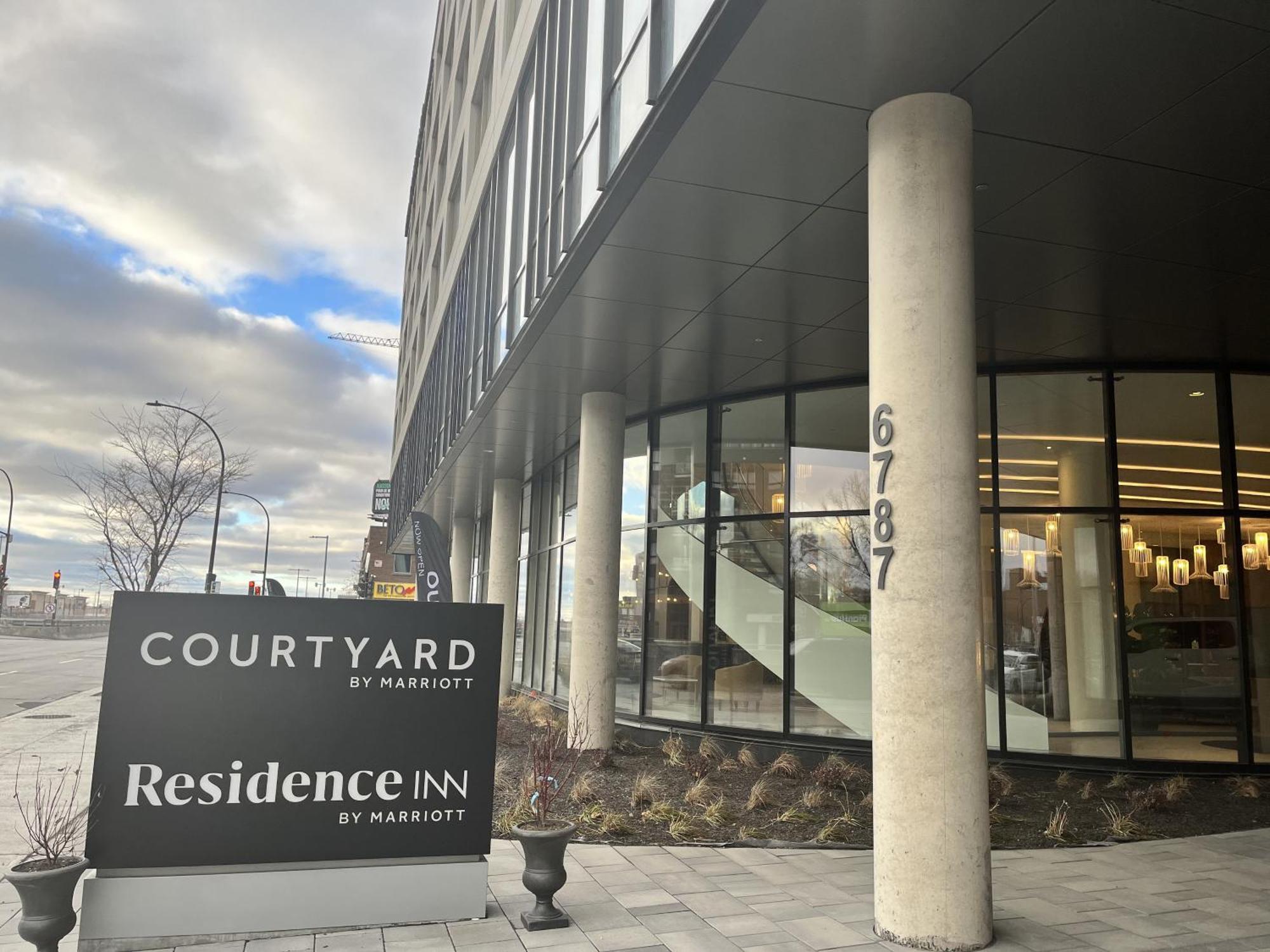Отель Courtyard Montreal Midtown Экстерьер фото